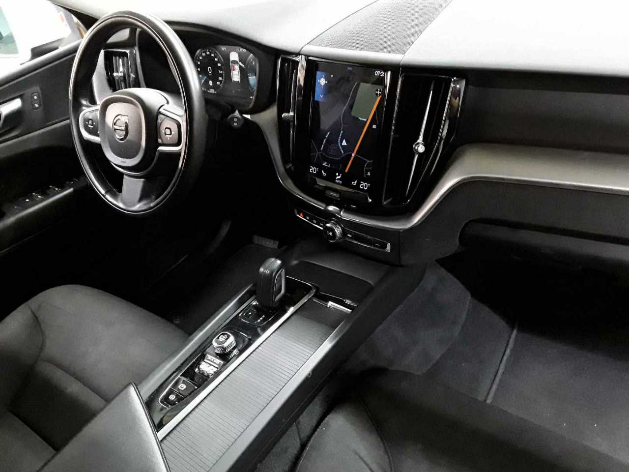 Volvo XC60 B4 D AWD Geartronic Momentum Pro 10