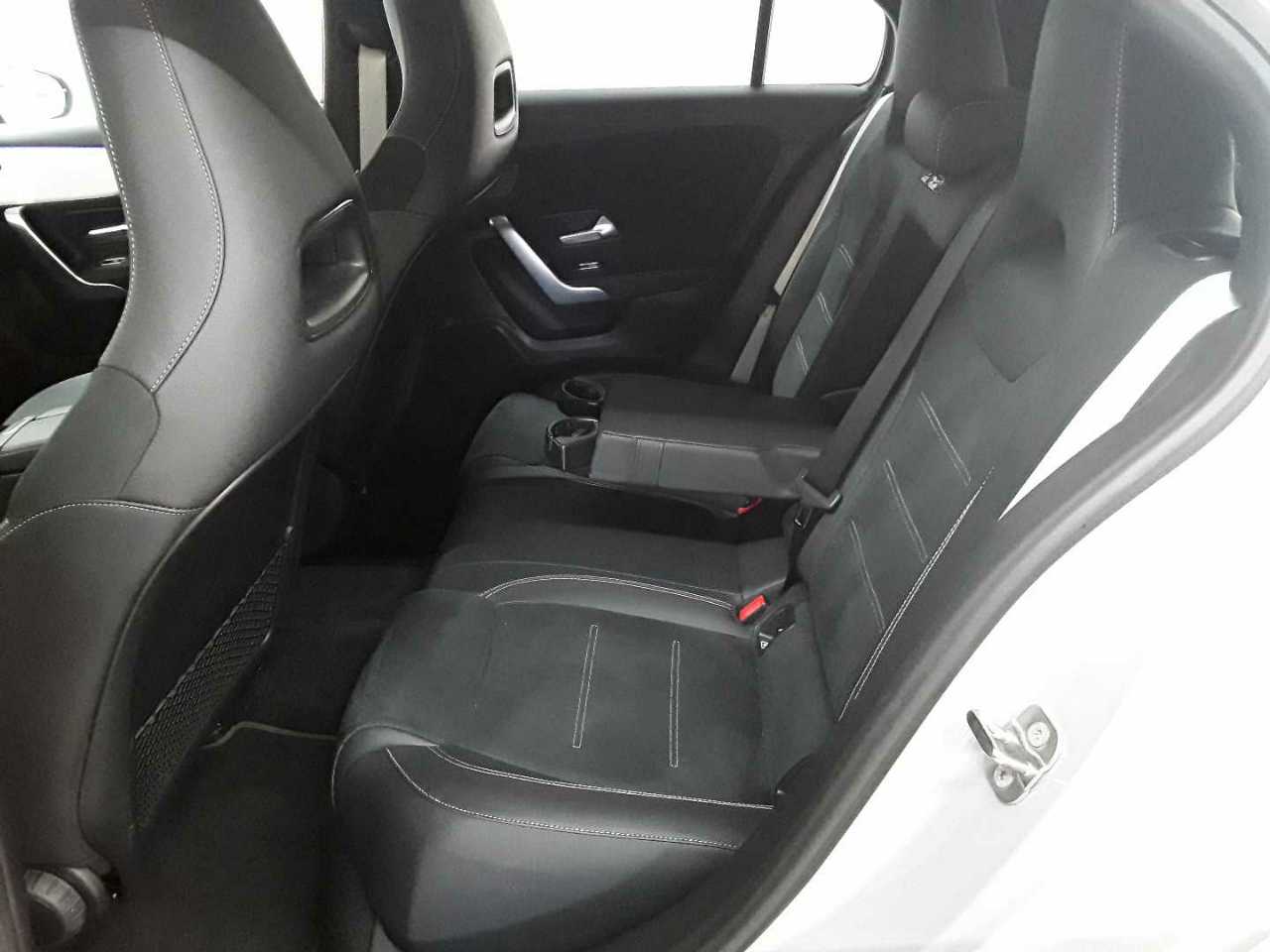 Mercedes-Benz A 200 7G-DCT Special Edition 13