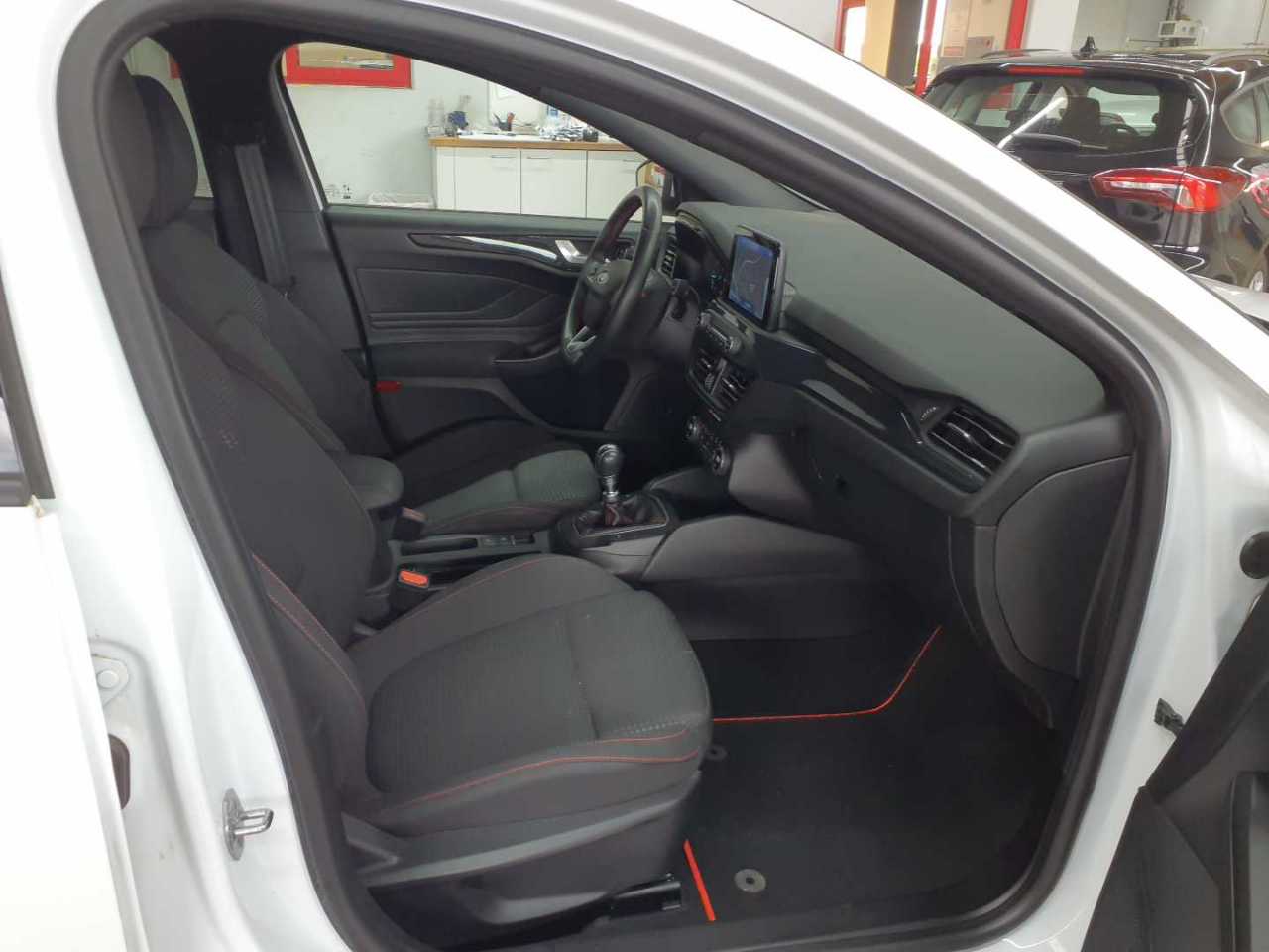 Ford Focus Turnier 1.5 EcoBlue Start-Stopp-System ST-LINE 12