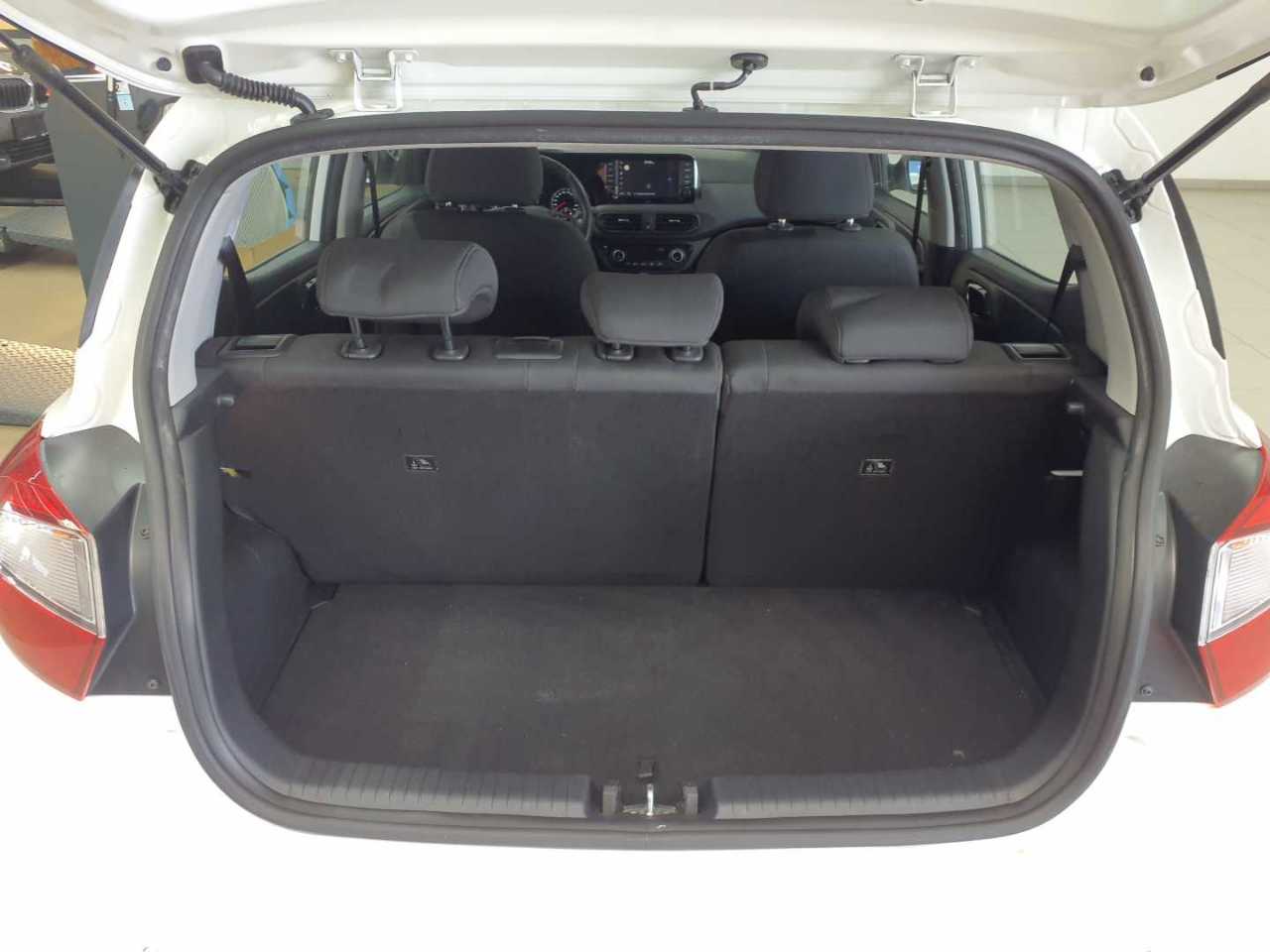Hyundai i10 1.0 Trend 8