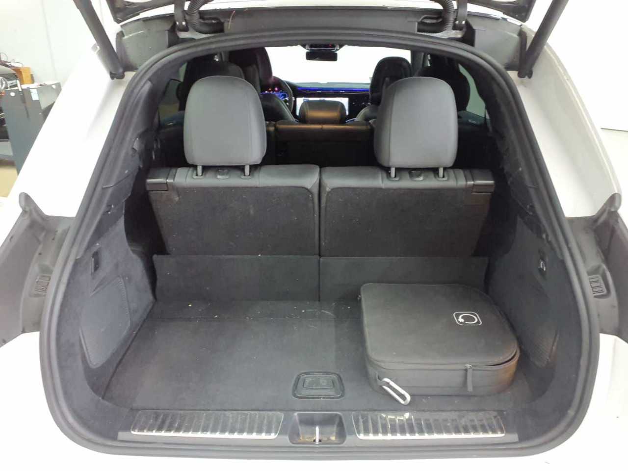 Mercedes-Benz EQS SUV 500 4Matic 10
