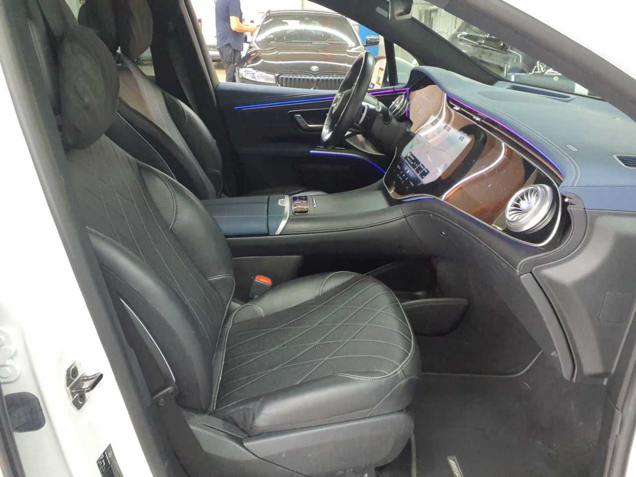 Mercedes-Benz EQS SUV 500 4Matic 14