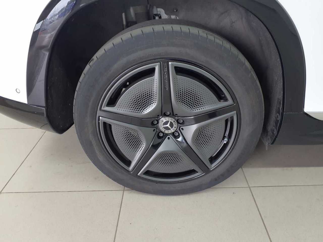 Mercedes-Benz EQS SUV 500 4Matic 13