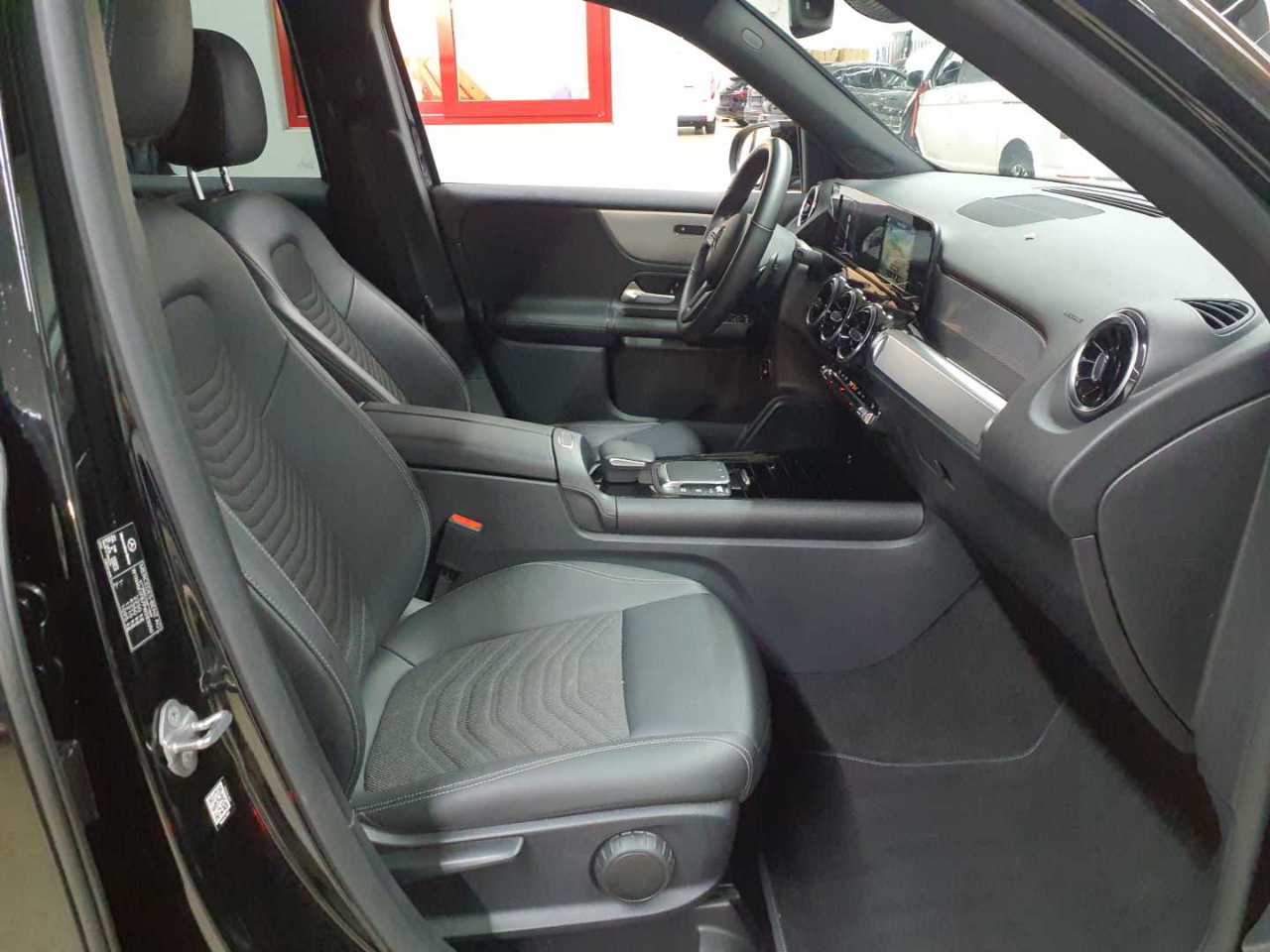 Mercedes-Benz GLB 220 d 4Matic 8G-DCT Style 8