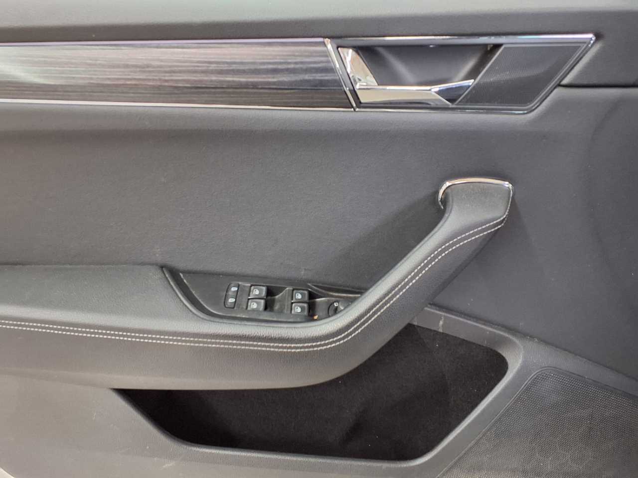 Skoda Superb Combi 2.0 TDI DSG Style 4