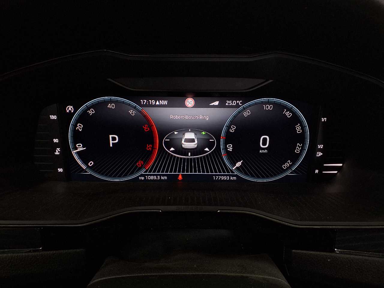 Skoda Superb Combi 2.0 TDI DSG Style 14
