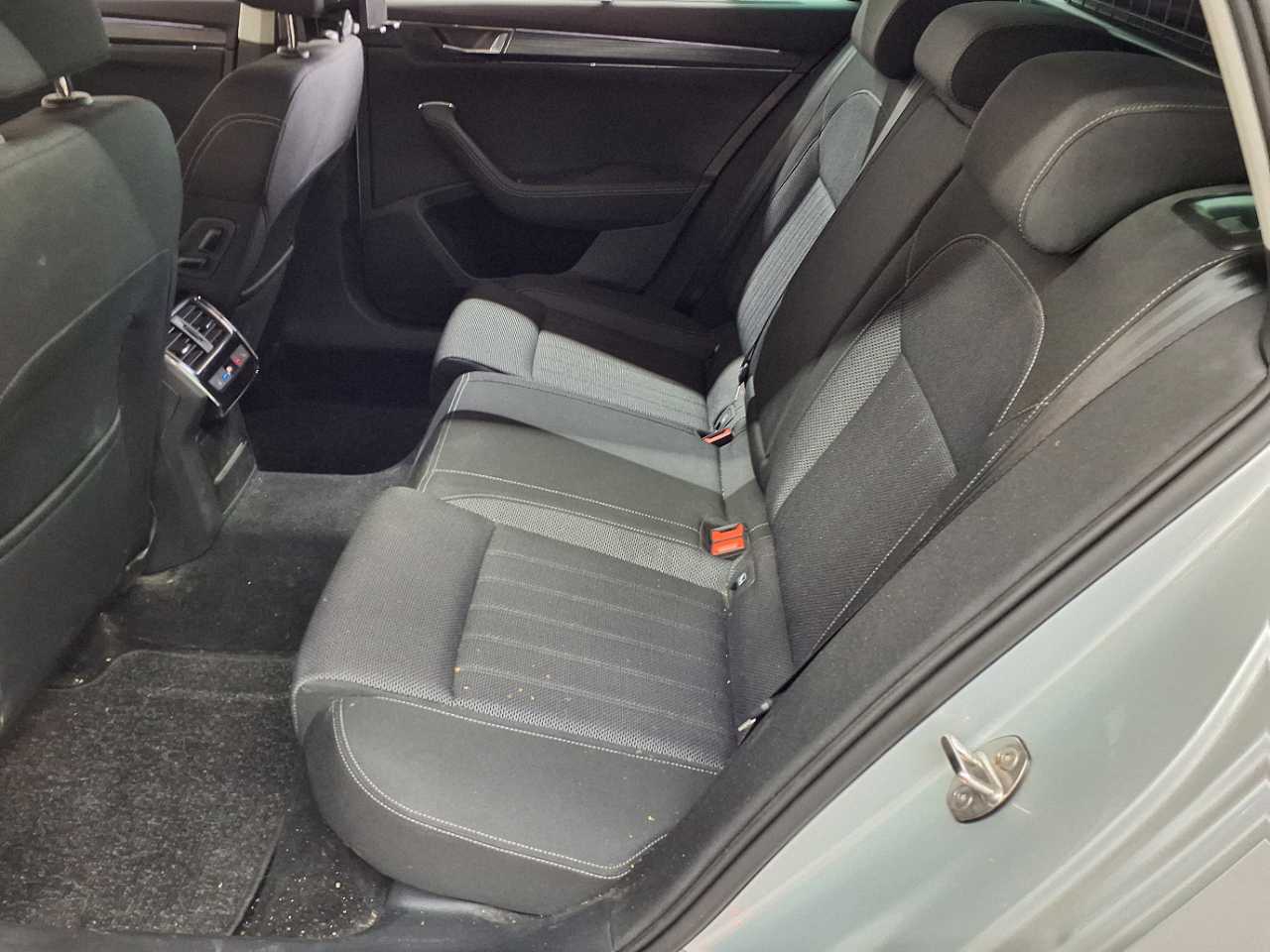Skoda Superb Combi 2.0 TDI DSG Style 7