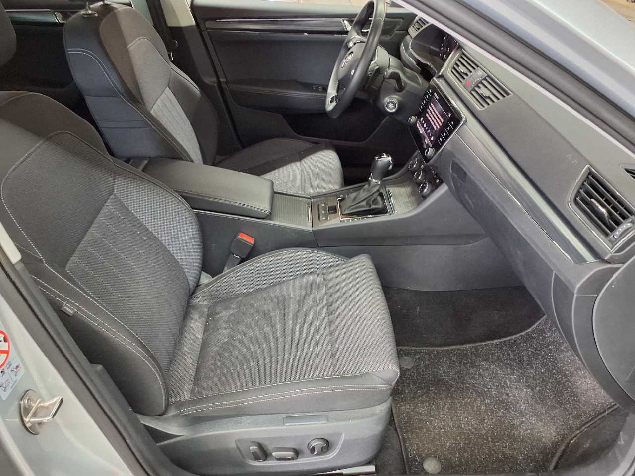 Skoda Superb Combi 2.0 TDI DSG Style 11