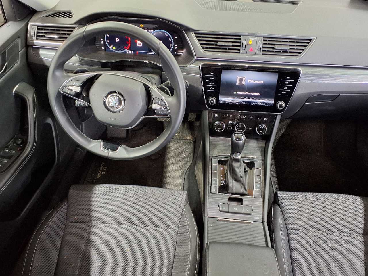 Skoda Superb Combi 2.0 TDI DSG Style 5