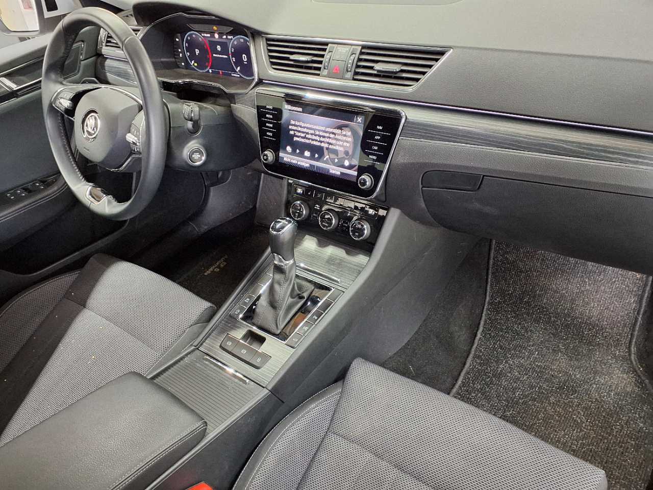 Skoda Superb Combi 2.0 TDI DSG Style 12