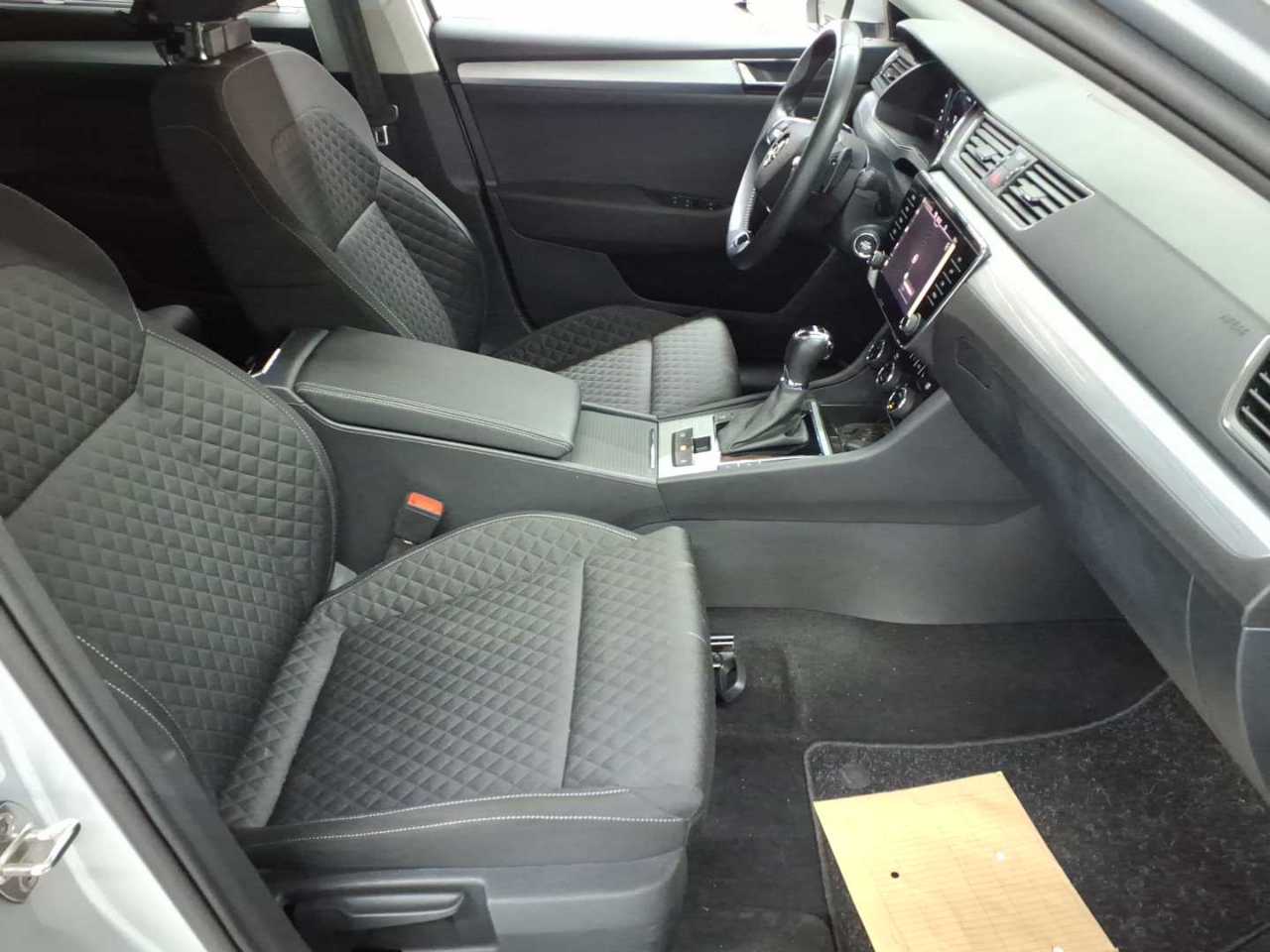 Skoda Superb Combi 2.0 TDI DSG Ambition 8