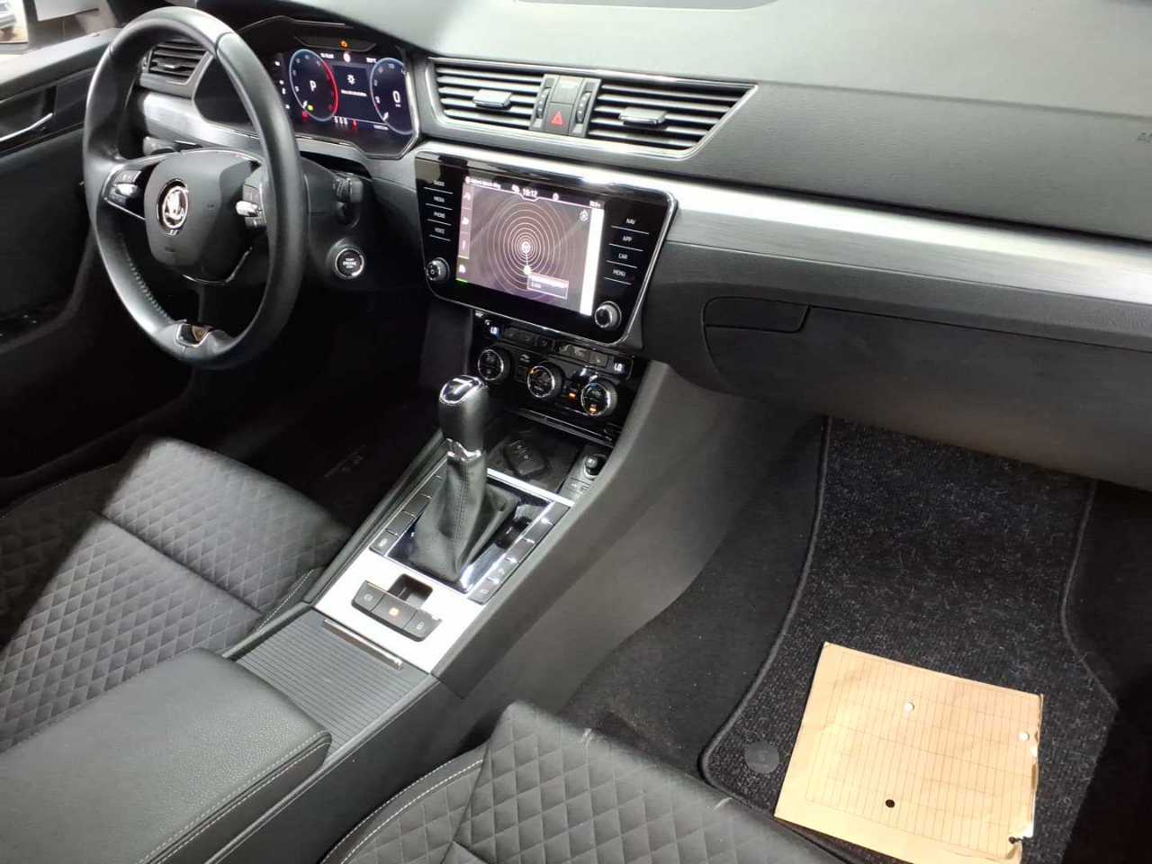 Skoda Superb Combi 2.0 TDI DSG Ambition 9