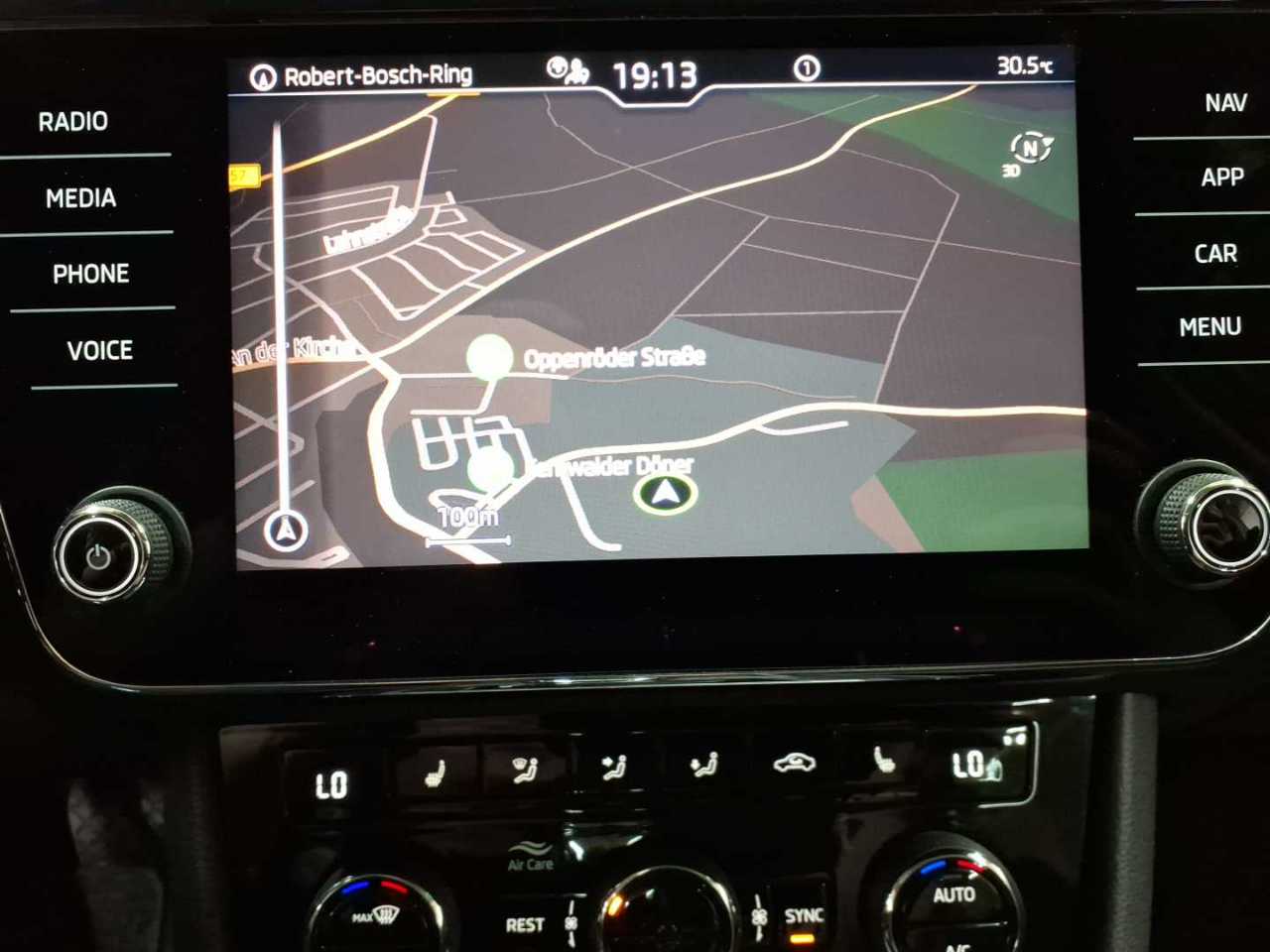 Skoda Superb Combi 2.0 TDI DSG Ambition 12
