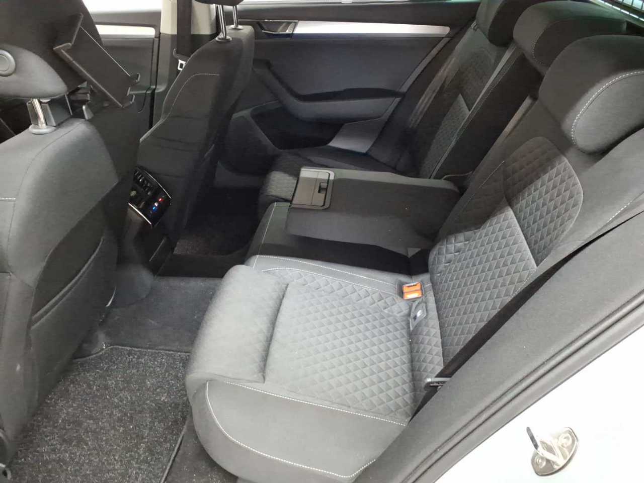 Skoda Superb Combi 2.0 TDI DSG Ambition 13