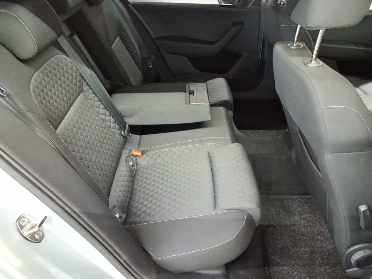 Skoda Superb Combi 2.0 TDI DSG Ambition 14