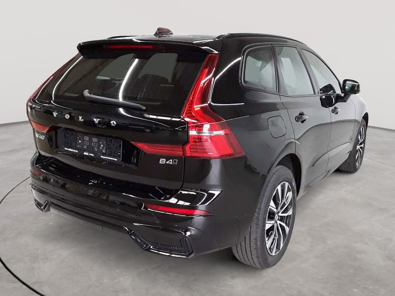 Volvo XC60 B4 D AWD Plus Dark 4