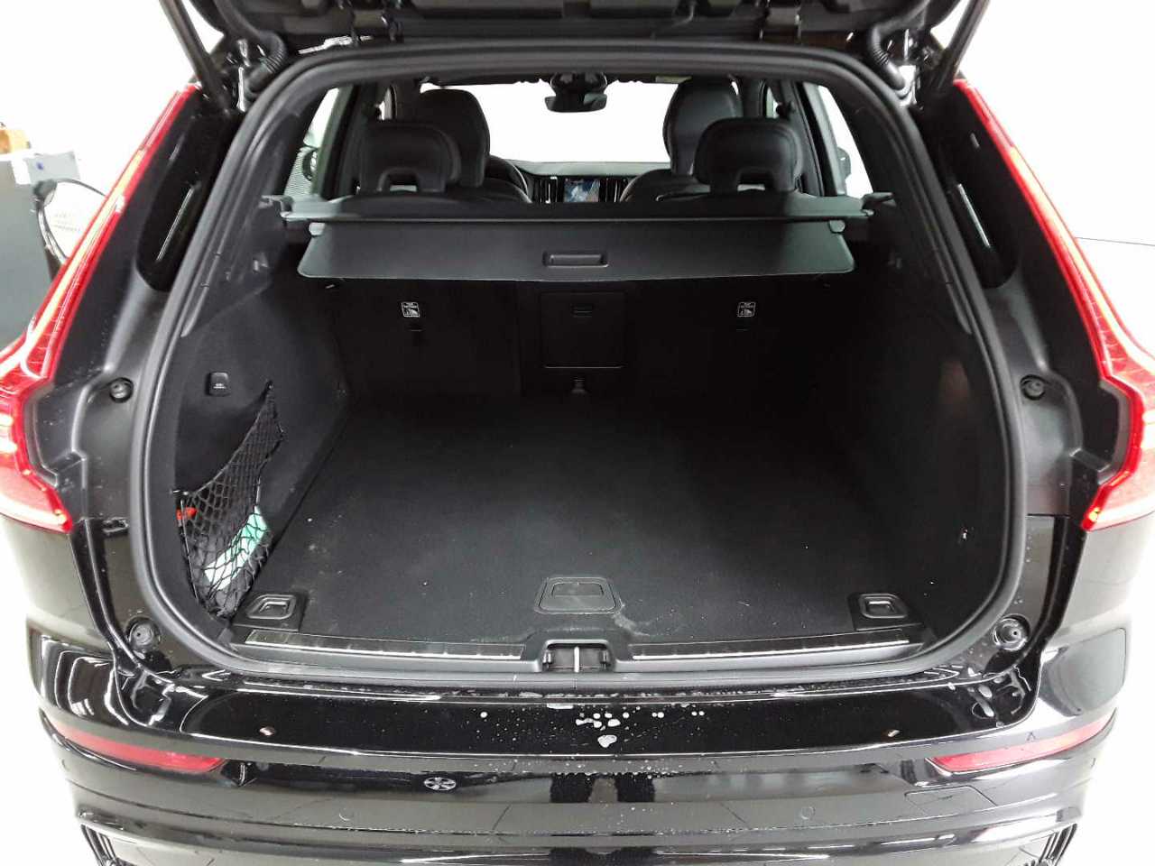 Volvo XC60 B4 D AWD Plus Dark 15