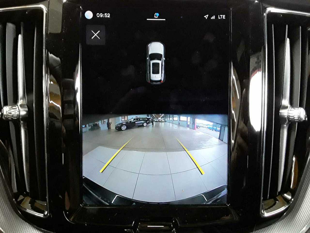 Volvo XC60 B4 D AWD Plus Dark 19