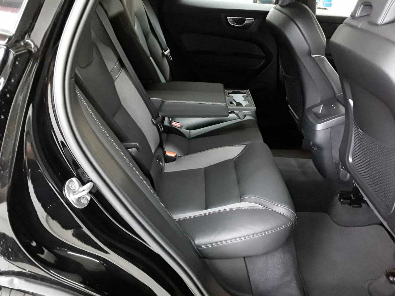 Volvo XC60 B4 D AWD Plus Dark 14