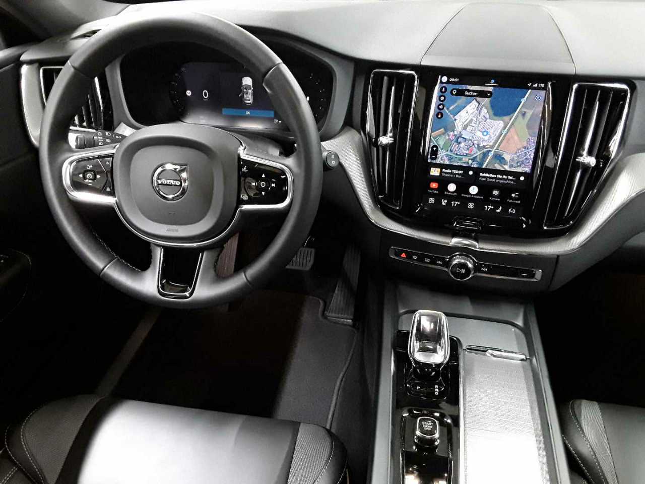 Volvo XC60 B4 D AWD Plus Dark 10