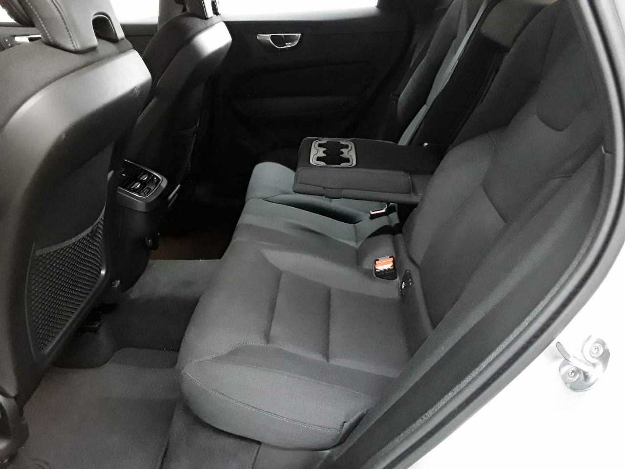 Volvo XC60 B4 D AWD Geartronic Momentum Pro 13