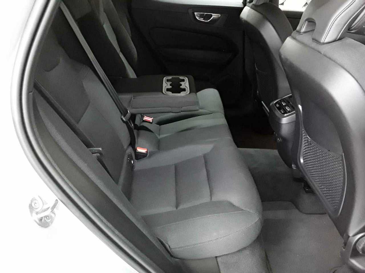 Volvo XC60 B4 D AWD Geartronic Momentum Pro 14