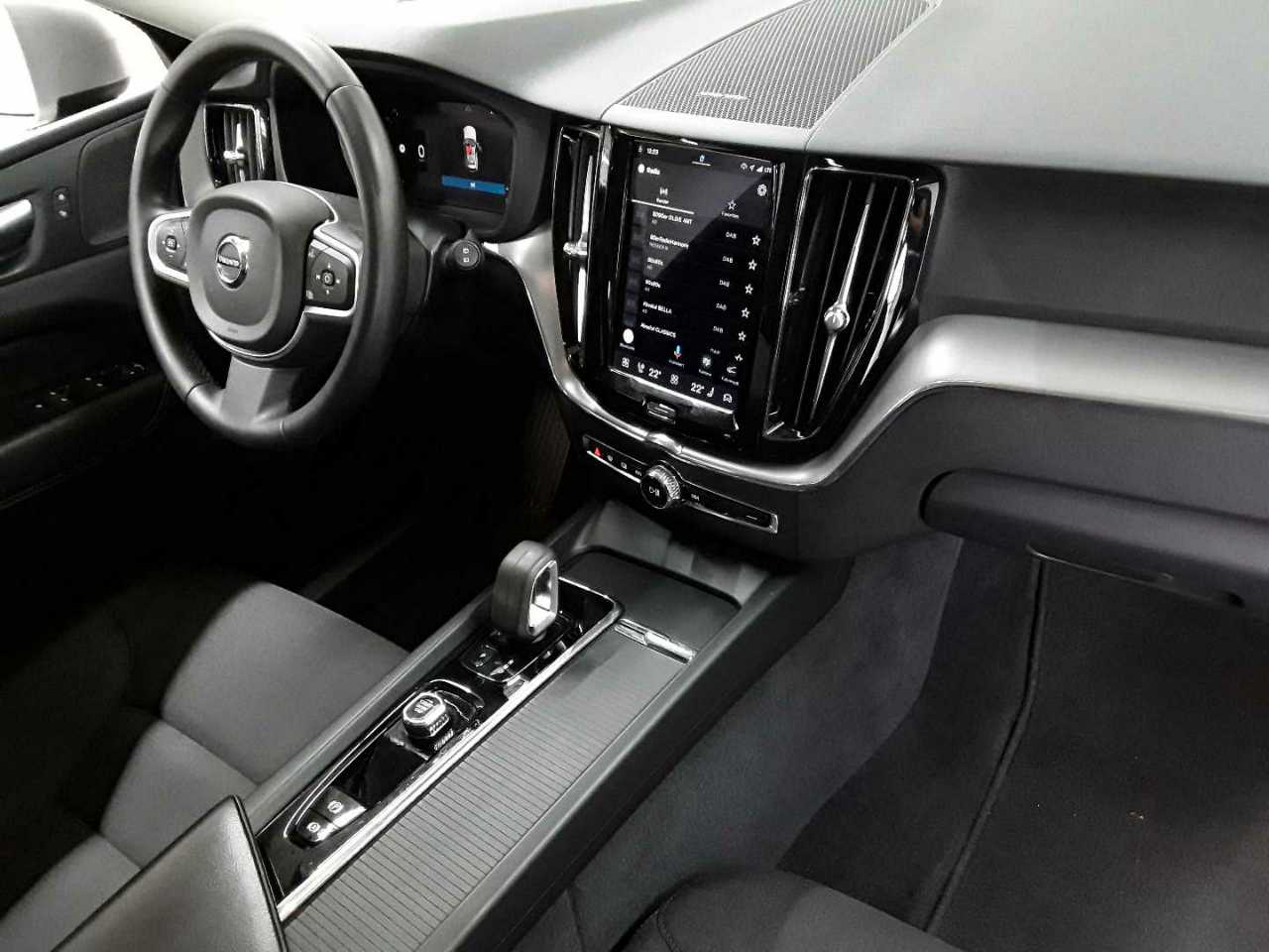 Volvo XC60 B4 D AWD Geartronic Momentum Pro 9