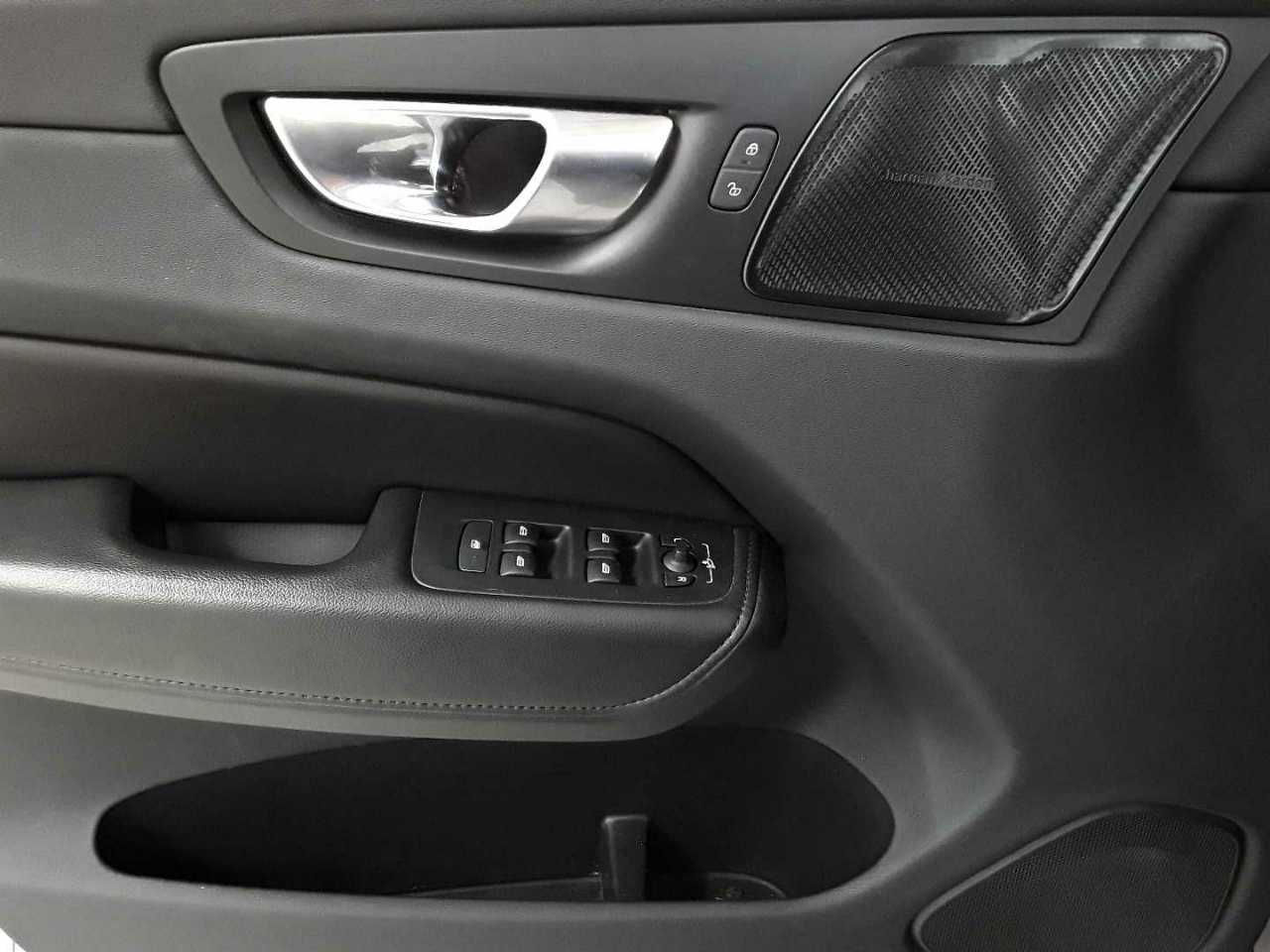 Volvo XC60 B4 D AWD Geartronic Momentum Pro 16