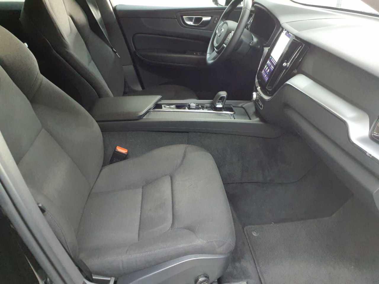 Volvo XC60 B4 D Geartronic Momentum Pro 8