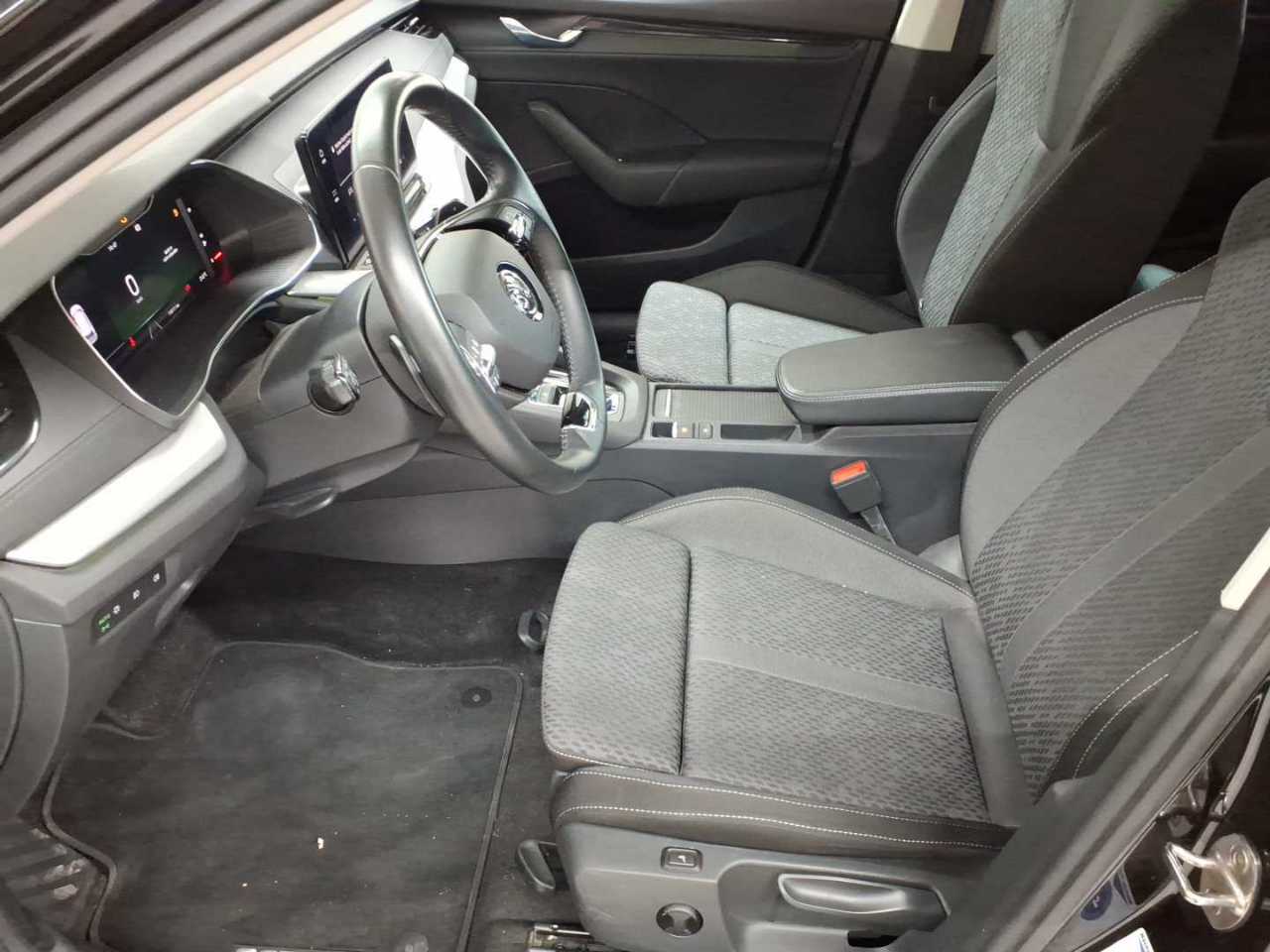 Skoda Octavia Combi 2.0 TDI DSG Clever 8