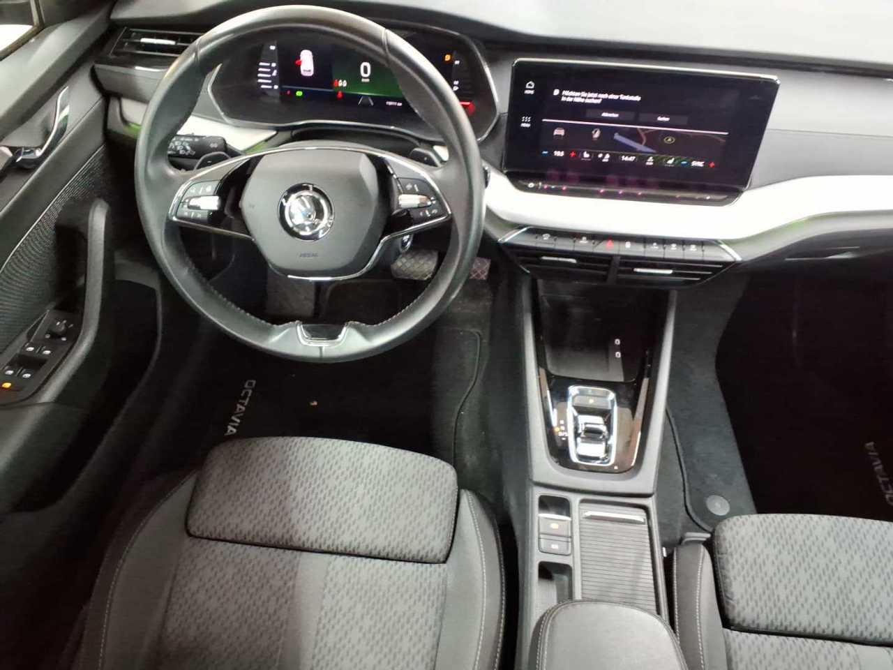 Skoda Octavia Combi 2.0 TDI DSG Clever 10