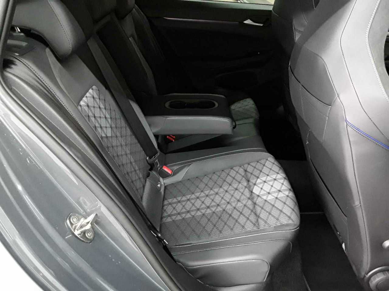 Vw Golf Variant 1.5 eTSI OPF DSG R-Line 14