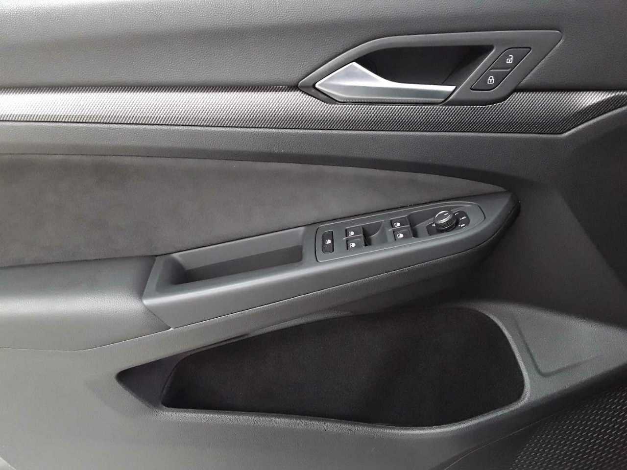 Vw Golf Variant 1.5 eTSI OPF DSG R-Line 16