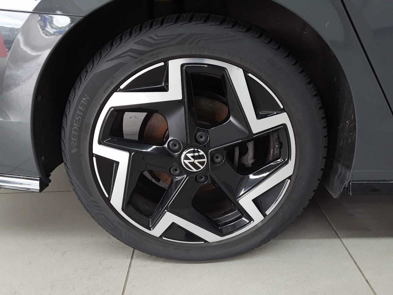 Vw Golf Variant 1.5 eTSI OPF DSG R-Line 18