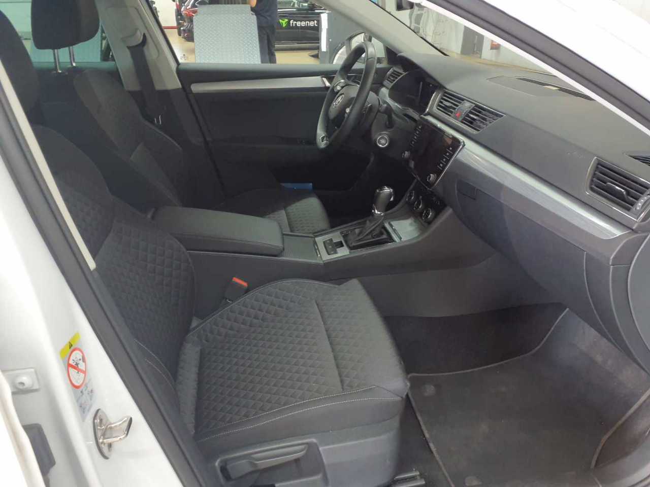 Skoda Superb Combi 2.0 TDI DSG Ambition 8