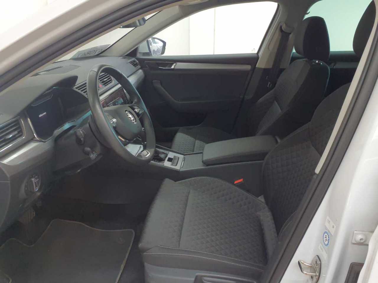 Skoda Superb Combi 2.0 TDI DSG Ambition 7