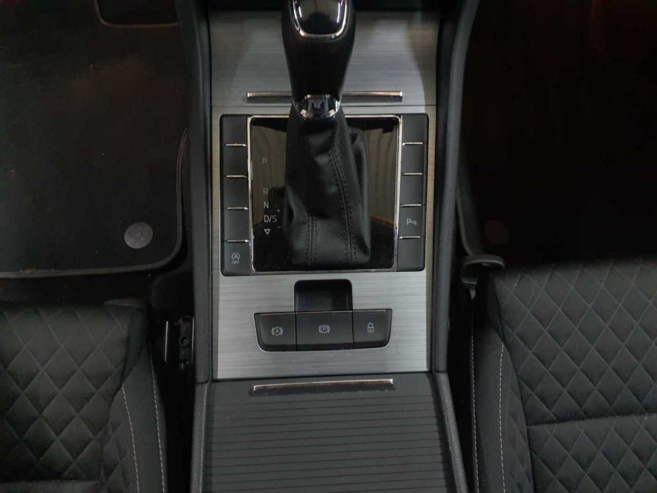 Skoda Superb Combi 2.0 TDI DSG Ambition 10