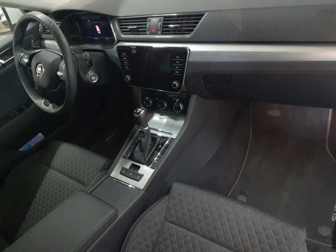 Skoda Superb Combi 2.0 TDI DSG Ambition 9