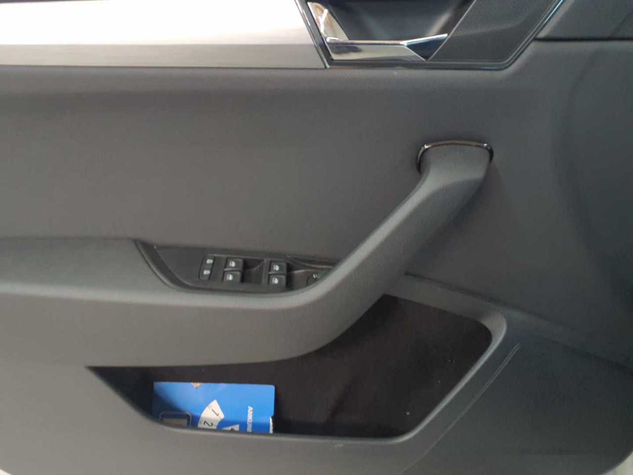 Skoda Superb Combi 2.0 TDI DSG Ambition 19