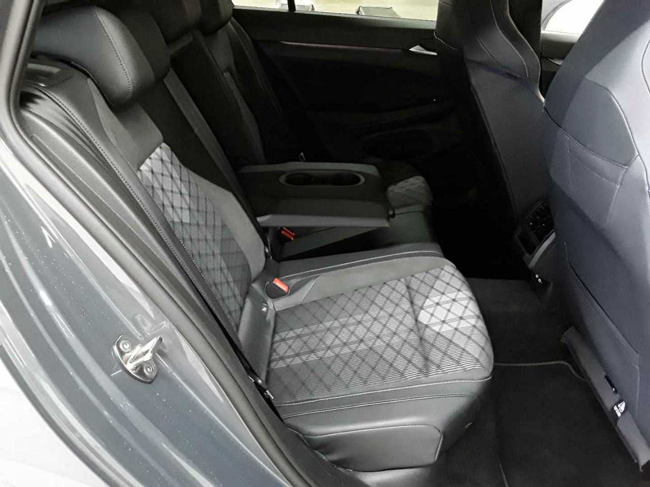Vw Golf Variant 1.5 eTSI OPF DSG R-Line 14
