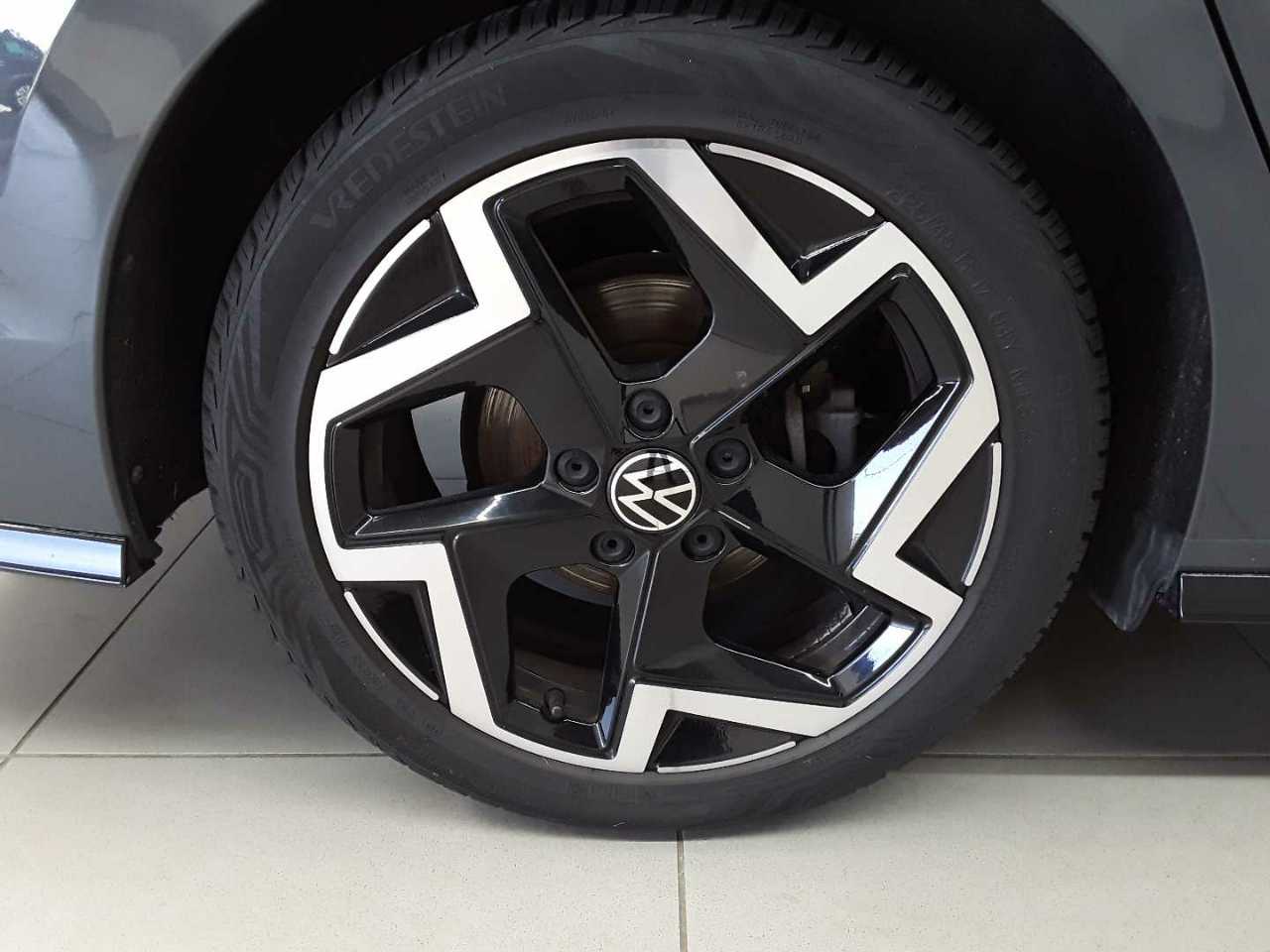 Vw Golf Variant 1.5 eTSI OPF DSG R-Line 18