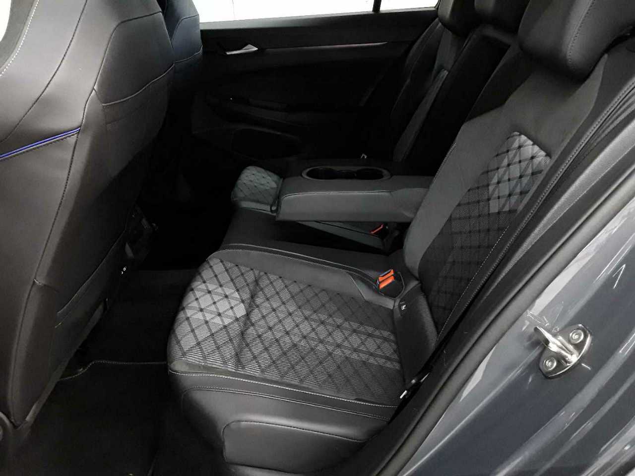 Vw Golf Variant 1.5 eTSI OPF DSG R-Line 13