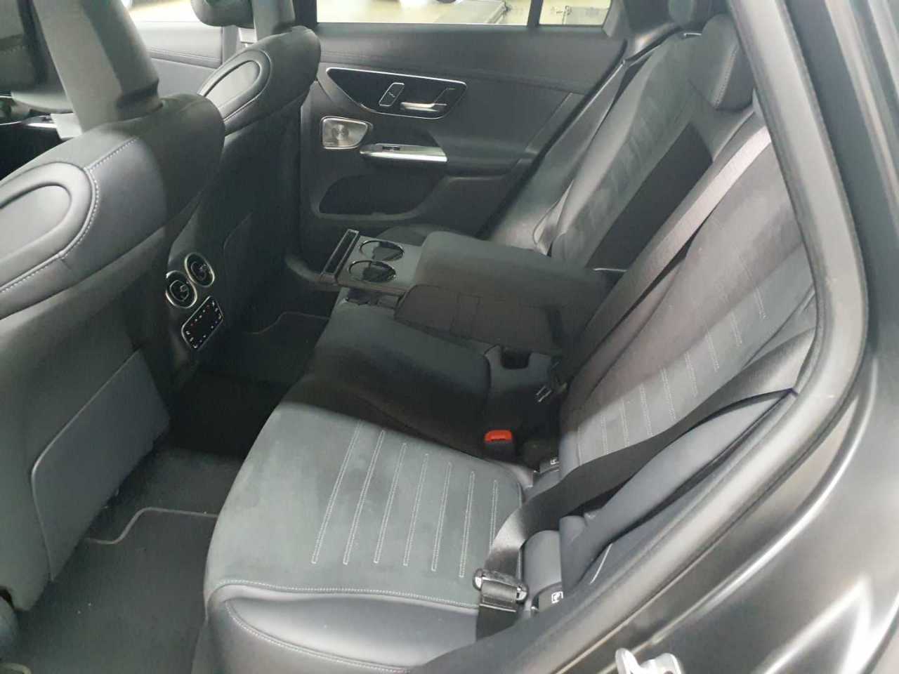 Mercedes-Benz GLC 300 4Matic 9G-TRONIC AMG Line Advanced 13