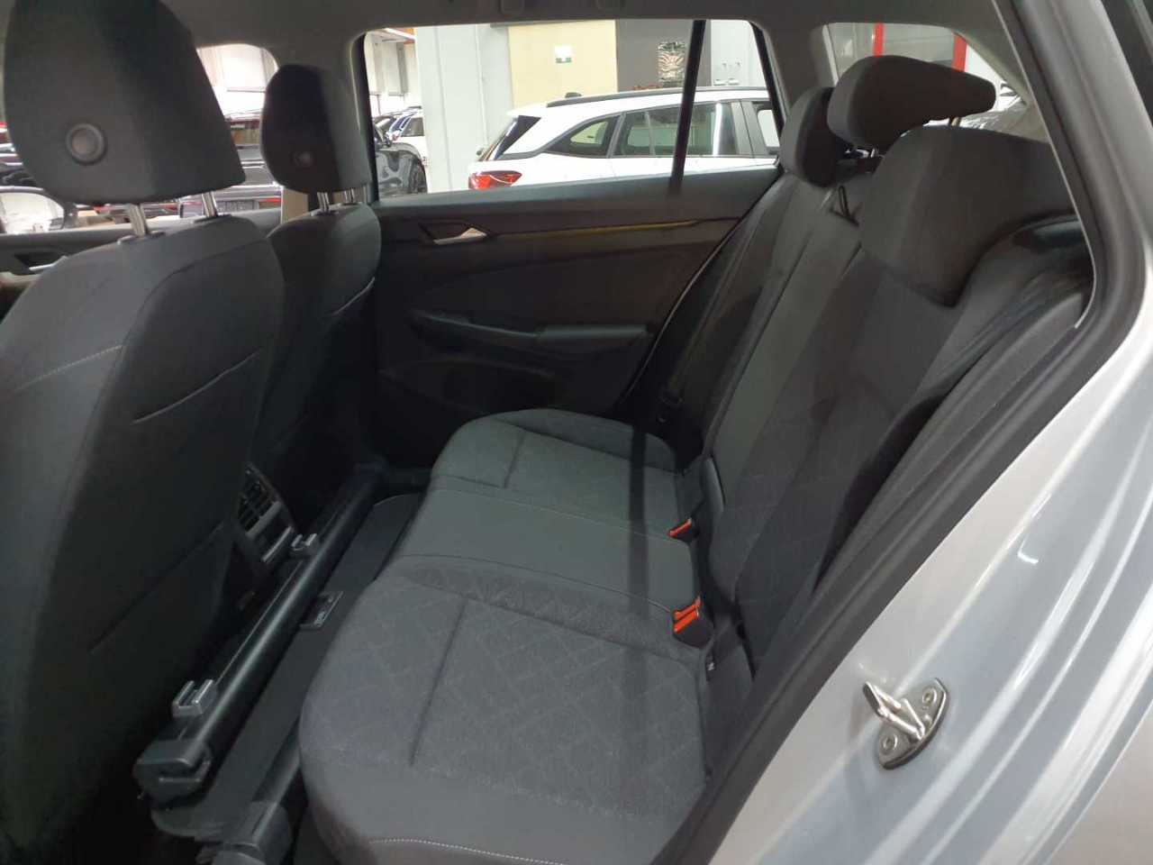 Vw Golf Variant 2.0 TDI SCR DSG Life 13