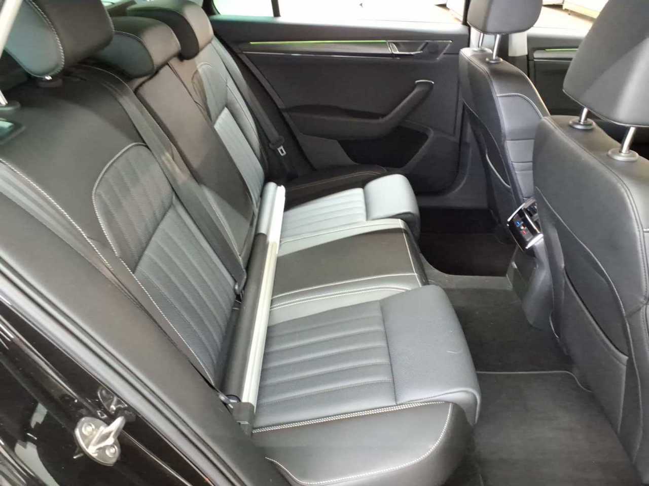 Skoda Superb Combi 2.0 TDI 4x4 DSG Premium Edition 14