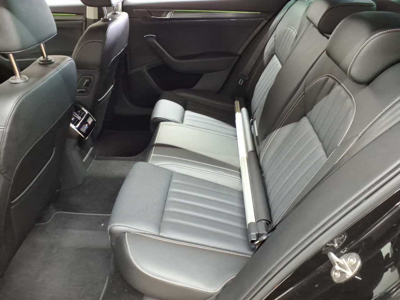 Skoda Superb Combi 2.0 TDI 4x4 DSG Premium Edition 13
