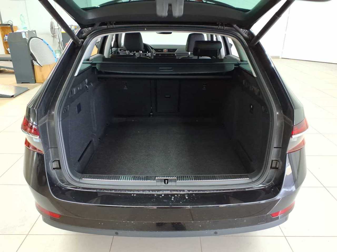 Skoda Superb Combi 2.0 TDI 4x4 DSG Premium Edition 15