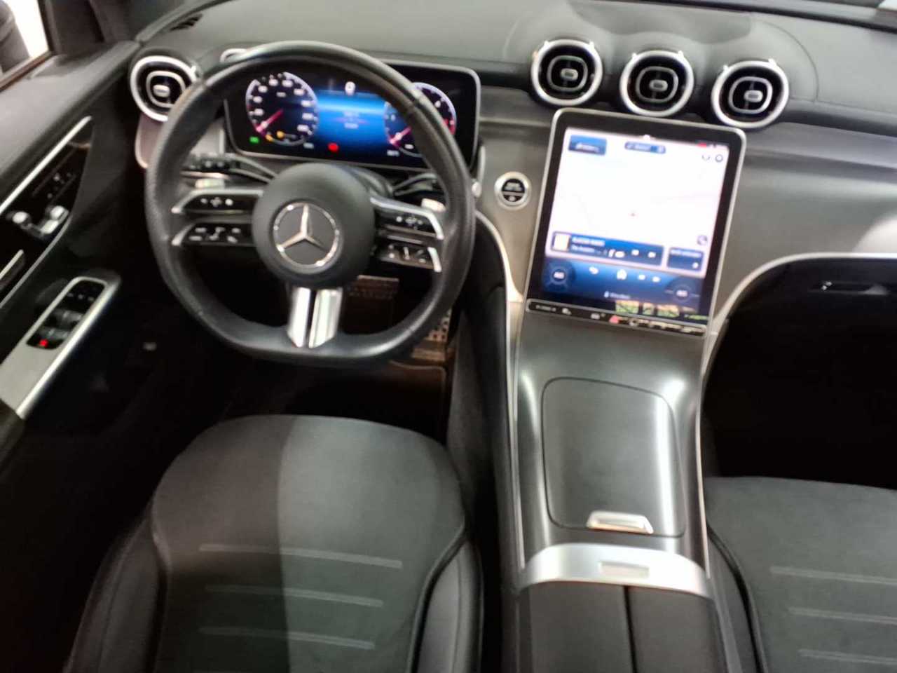 Mercedes-Benz GLC 300 d 4Matic 9G-TRONIC AMG Line Advanced 10