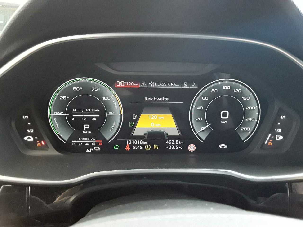 Audi Q3 45 TFSIe S tronic 11