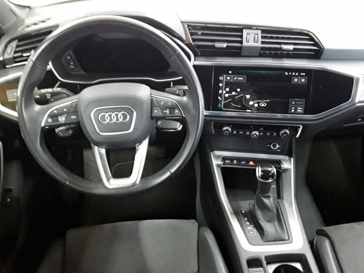 Audi Q3 45 TFSIe S tronic 10